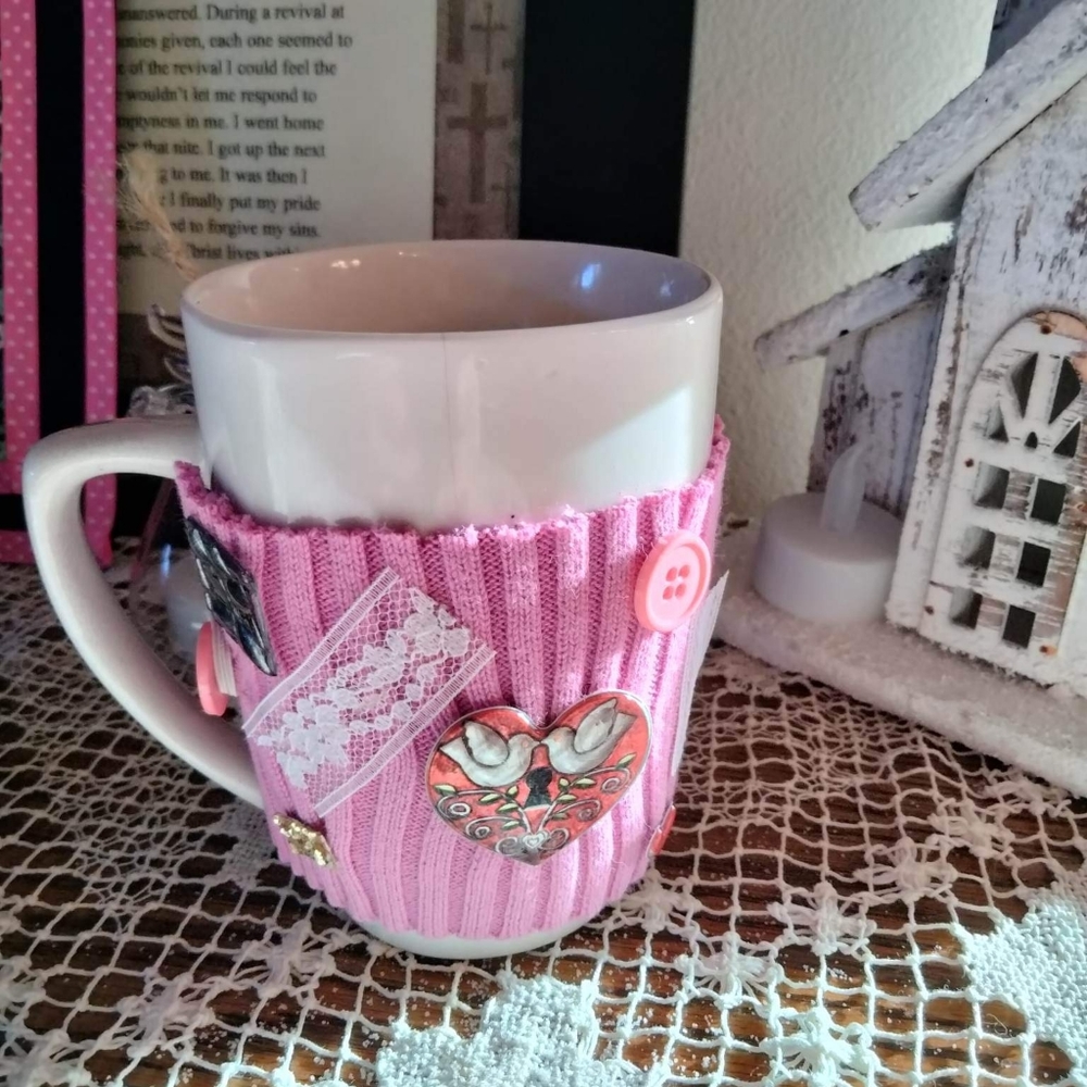 Handmade cup ,mug,with Knitted mug cosies,the best gift for Valentine's day